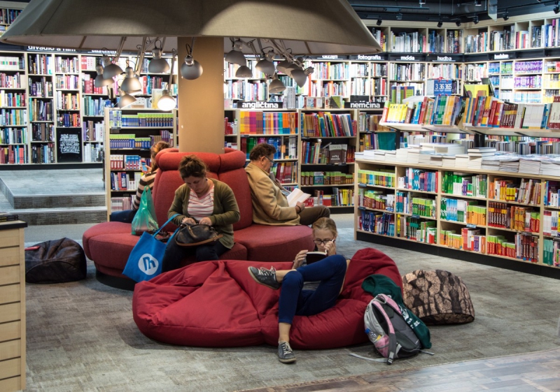 boutique-CAILLE-min_books_bookstore_book_reader_readers_reading_shop_sale_books-849006